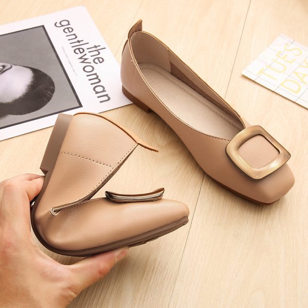 Stilfull slip-on pumps med en dekor og firkantet tå - Bilde 6