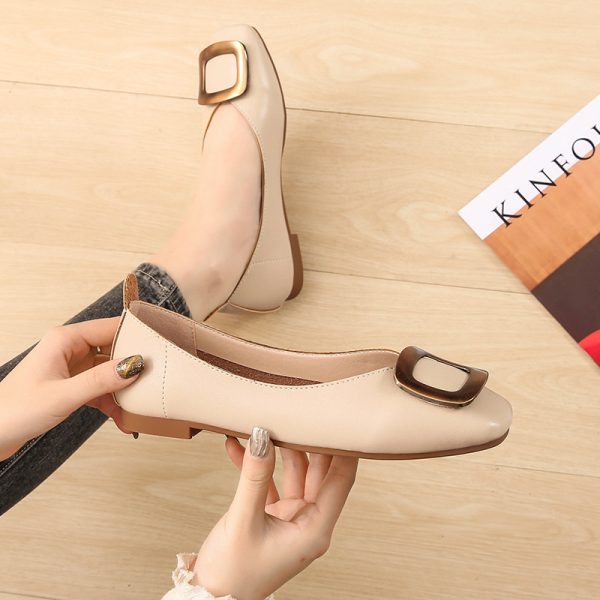 Stilfull slip-on pumps med en dekor og firkantet tå - Bilde 4