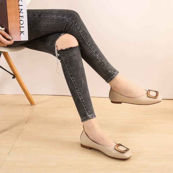 Stilfull slip-on pumps med en dekor og firkantet tå - Bilde 3